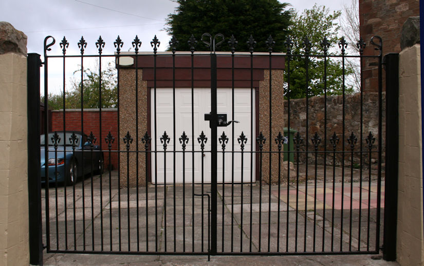 iron gates in edinburgh